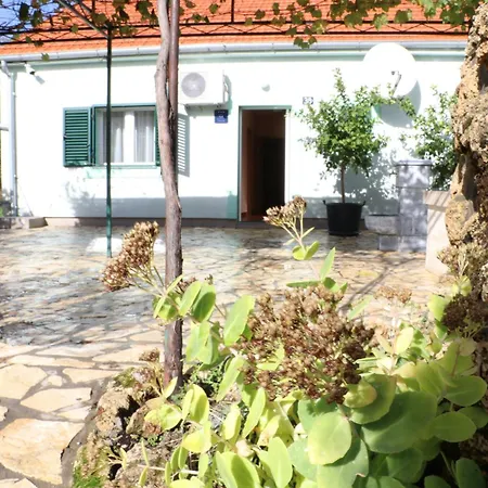 Vakantiehuis Kuca Za Odmor Desa Vrbnik (Sibenik-Knin)