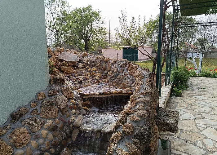 Kuca Za Odmor Desa Vakantiehuis Vrbnik (Sibenik-Knin)